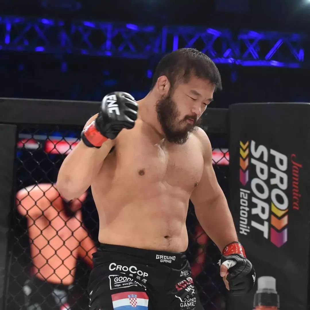 Satoshi Ishii Wins 1st Pro Boxing Fight